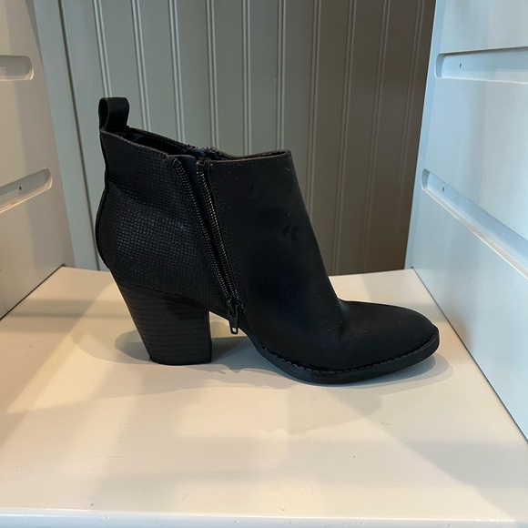 Universal Thread Black Booties - Picture 3 of 3